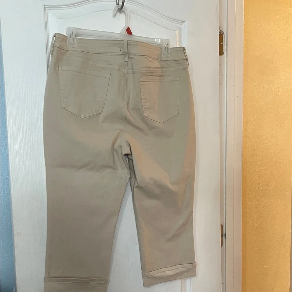 NYDJ Beige capri Pants - Picture 3 of 3